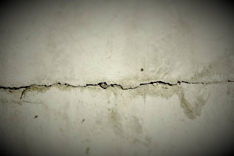 Étude technique de fissure traversante sur façade à Valence – Rapport de contre-expertise à fournir à l’assureur